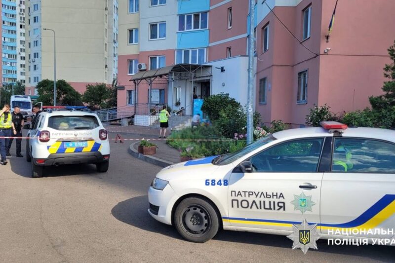 У Києві дитина випала з вікна 21 поверху