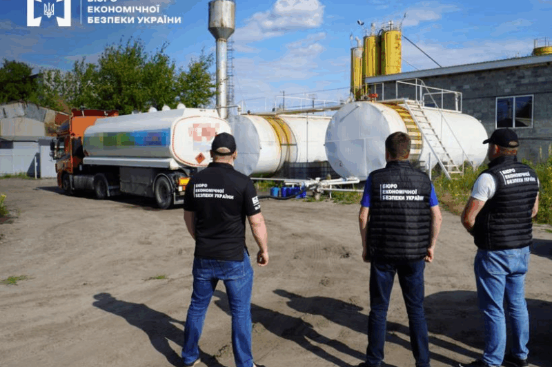 У Києві викрили нелегальну нафтобазу