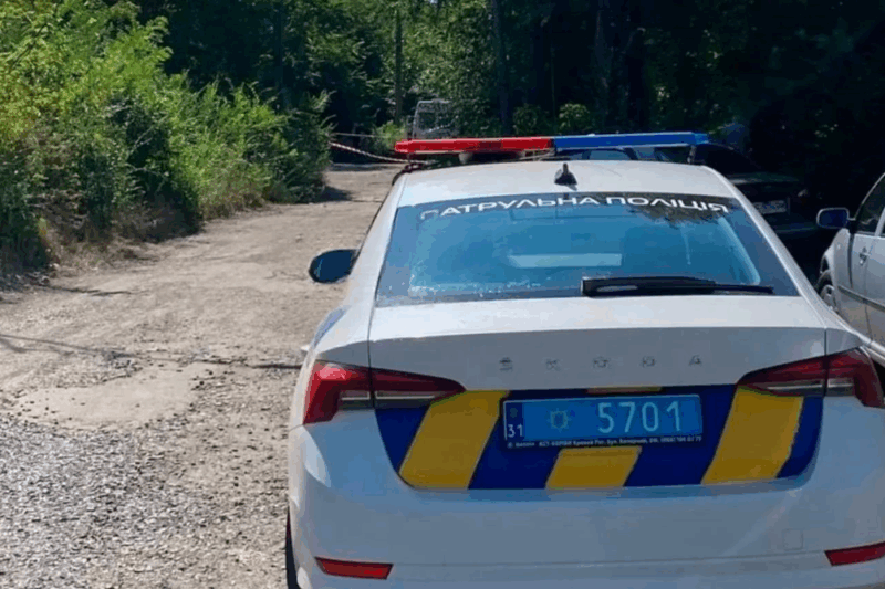 У Кривому Розі чоловік ударив викруткою поліцейського та працівника ТЦК
