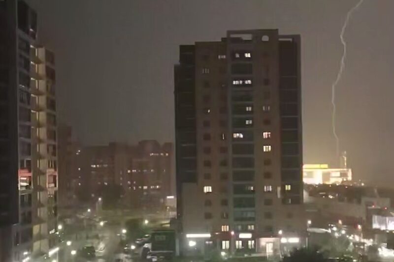 У Москві та Підмосков’ї шторм спричинив пожежі та блекаут