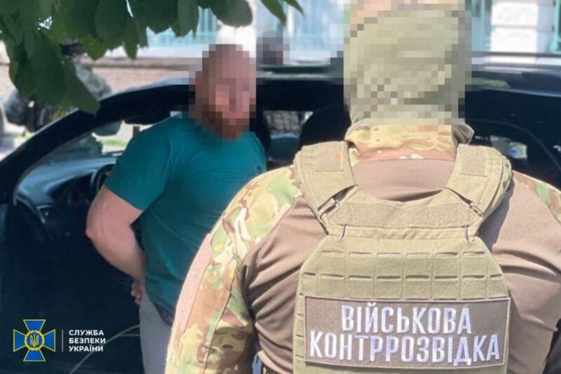 У Запоріжжі подружжя вимагало “відкати” з родин загиблих воїнів