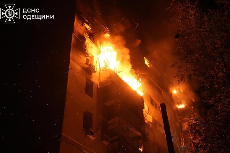 Удар по Одесі: рятувальники показали наслідки