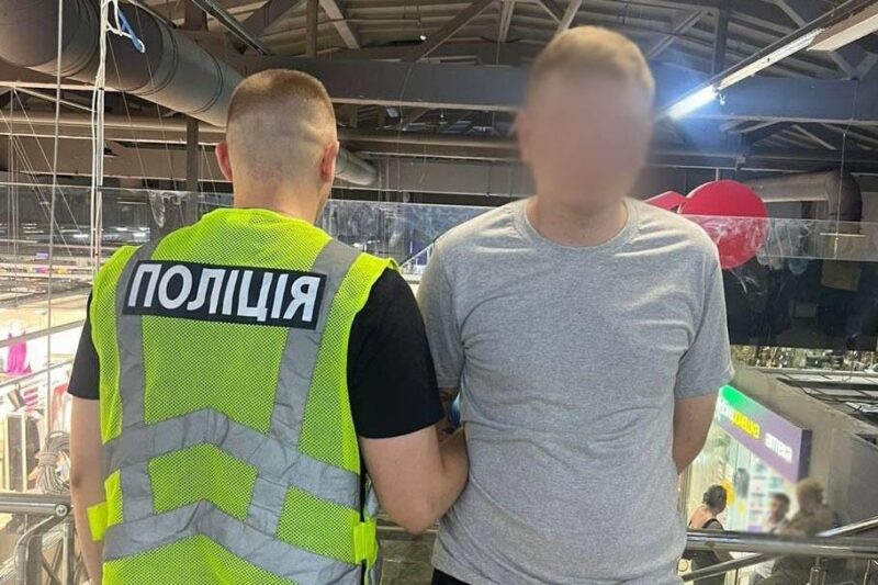 В ТЦ Києва сталася поножовщина: поліція затримала підозрюваного