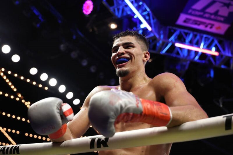 Заяс здобув перемогу над Гарсією у боротьбі за титул WBO