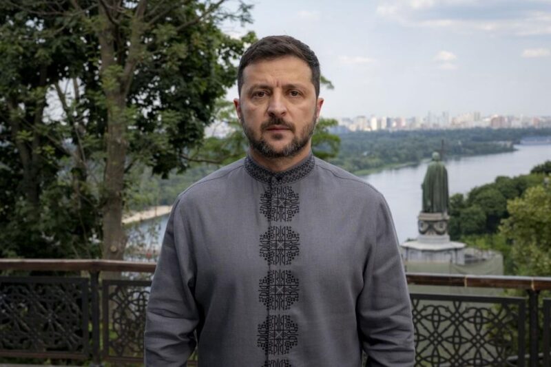 Зеленський привітав українців з Днем Державності