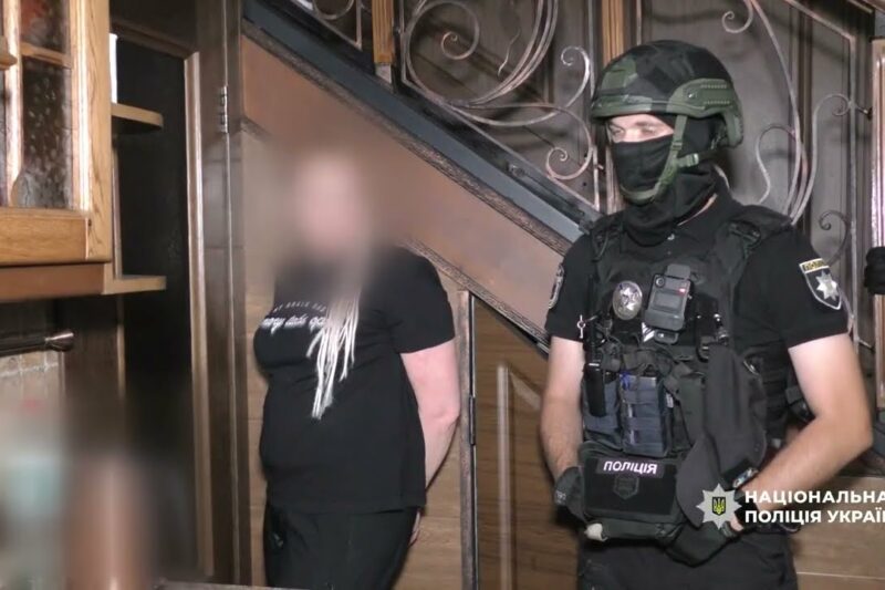 Поліція викрила учасників злочинної групи, які за 5 мільйонів обіцяли «вирішити» справу наркодилера