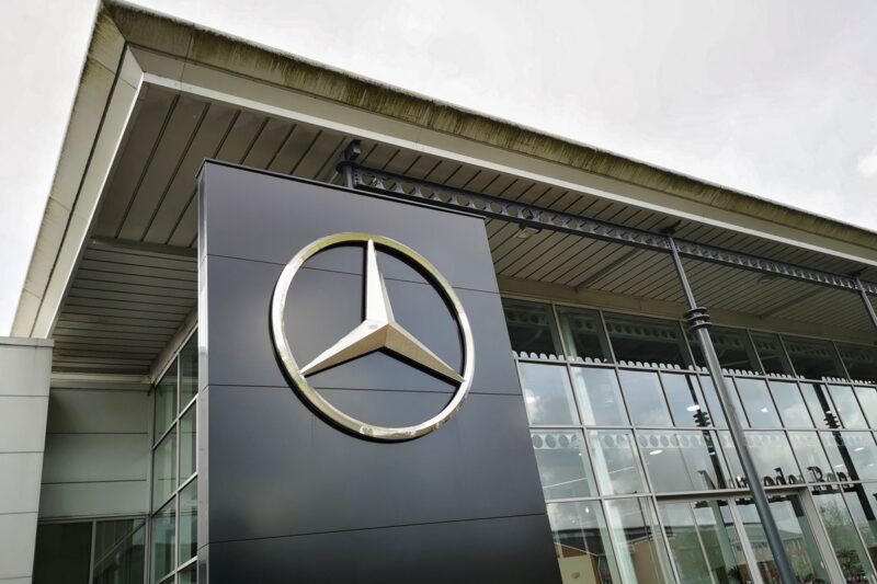 Mercedes-Benz позбувся 3,8% акцій Nissan – ЗМІ