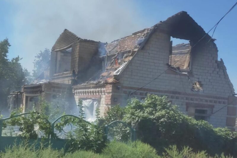 На Дніпропетровщині спалахнули пожежі після атаки дронів
