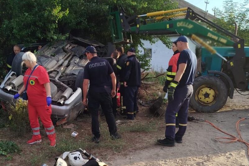 На Одещині п’яний водій врізався в дерево: є загиблий і потерпілі