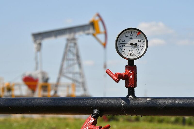 Нафта дешевшає перед самітом на Алясці