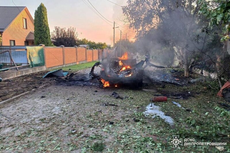 Обстріл Нікополя: росіяни атакували авто ДСНС