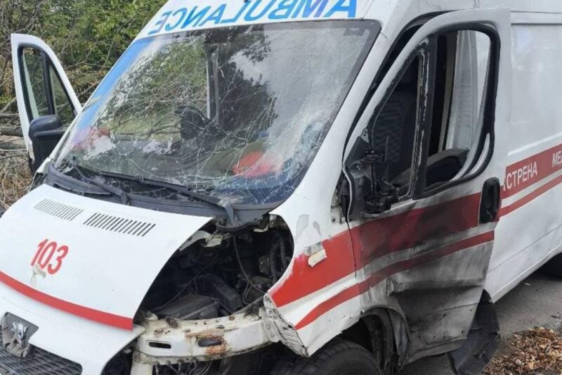 Російський дрон влучив у “швидку” на Харківщині