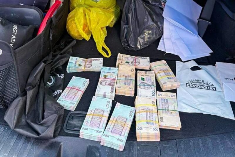 Стали відомі подробиці викриття нардепа на хабарі