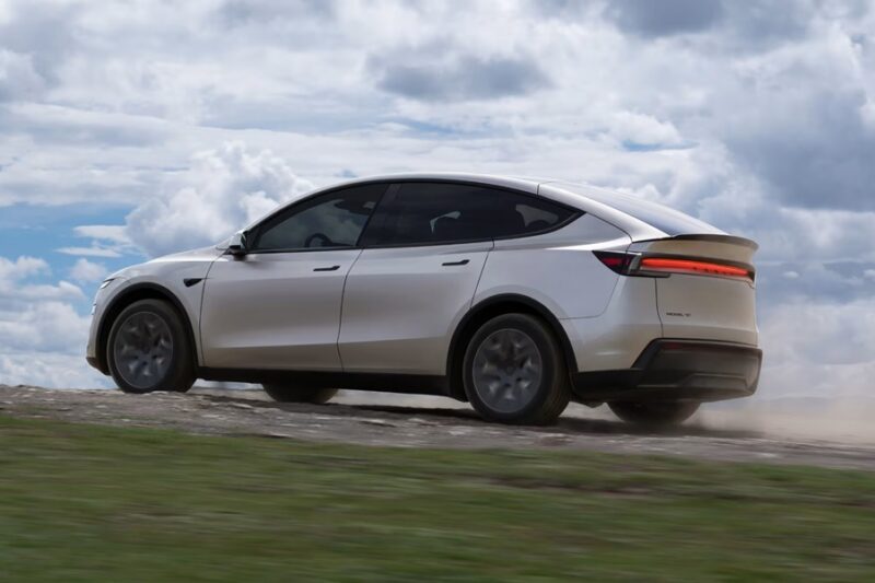 Tesla представила шестимісну версію Model Y у Китаї