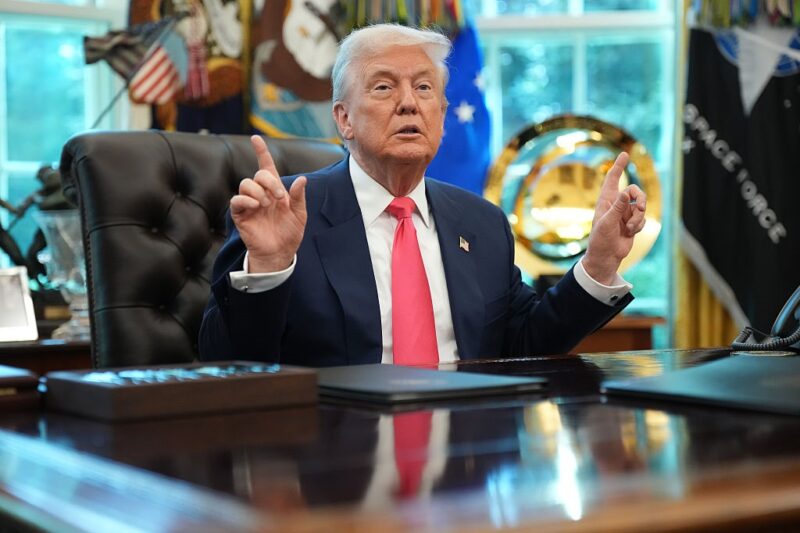 Трамп планує заборонити голосування поштою в США