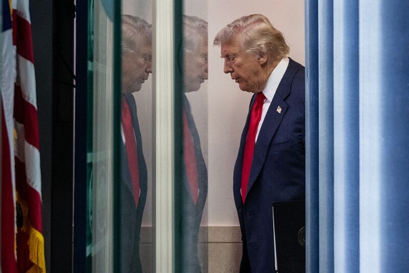Трамп позбувся усіх експертів з Росії перед зустріччю з Путіним – ЗМІ