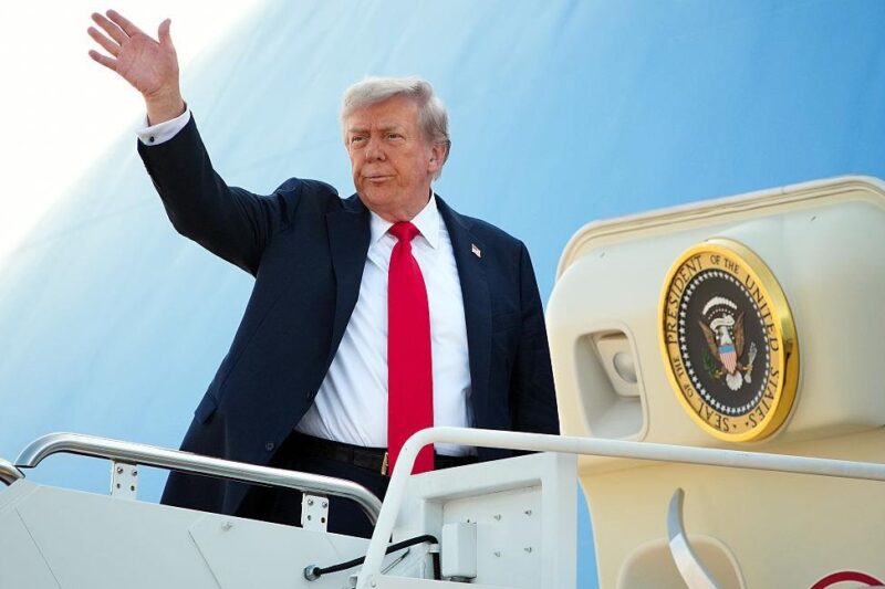 Трамп вилетів на Аляску на зустріч з Путіним