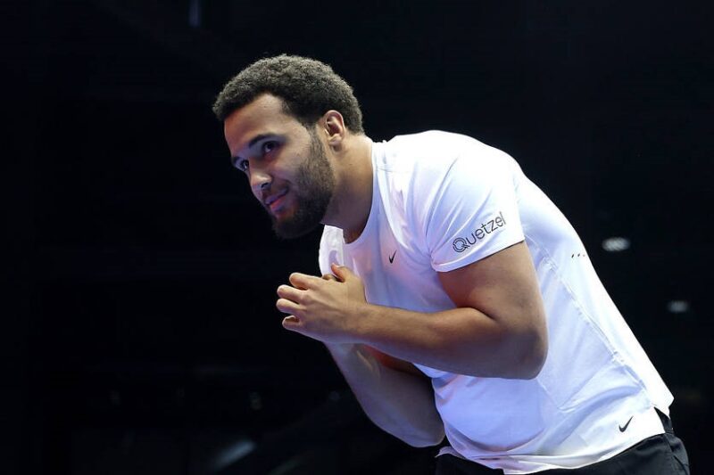 Тренер Ітауми оцінив шанси свого боксера у бою з Усиком