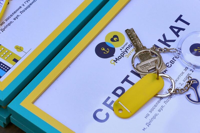 У Дніпрі маріупольці отримали житло, облаштоване Фондом Ріната Ахметова