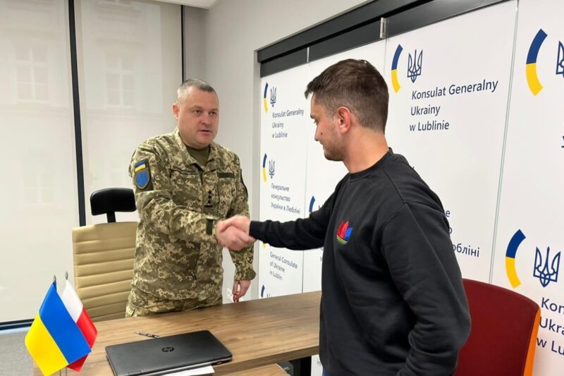 У Польщі добровольці підписали контракти із ЗСУ