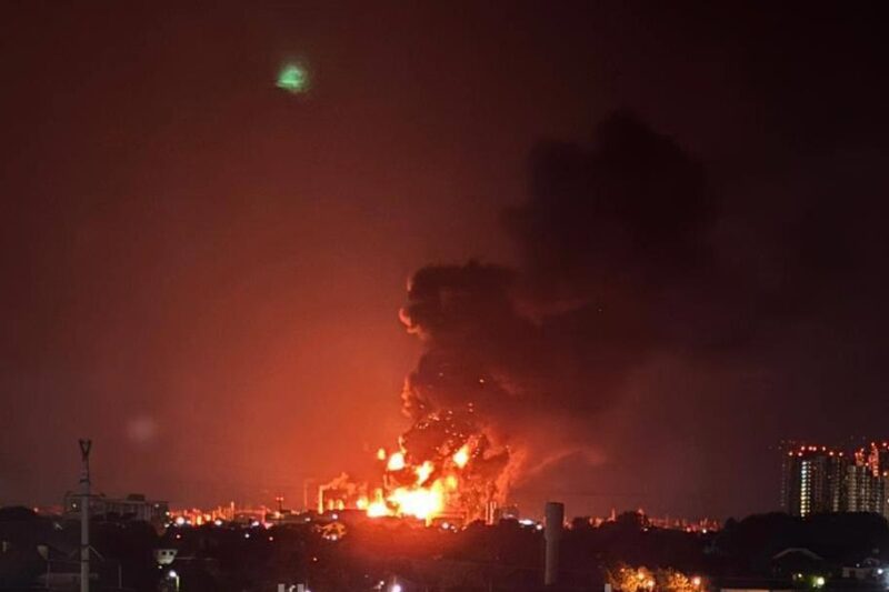 У РФ палають два НПЗ – соцмережі