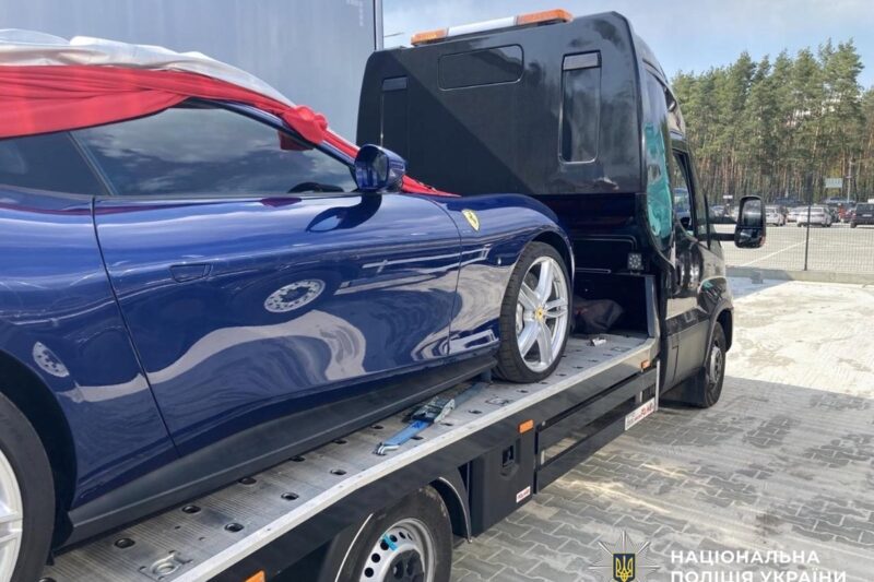 Українського експосадовця підозрюють у ввезенні Ferrari для громадянина РФ