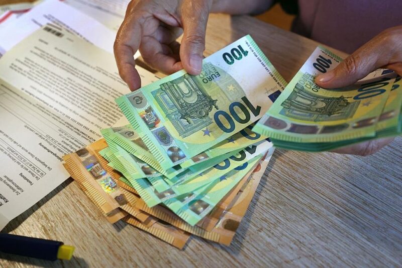 В Україну вперше ввезли більше готівкових євро ніж доларів