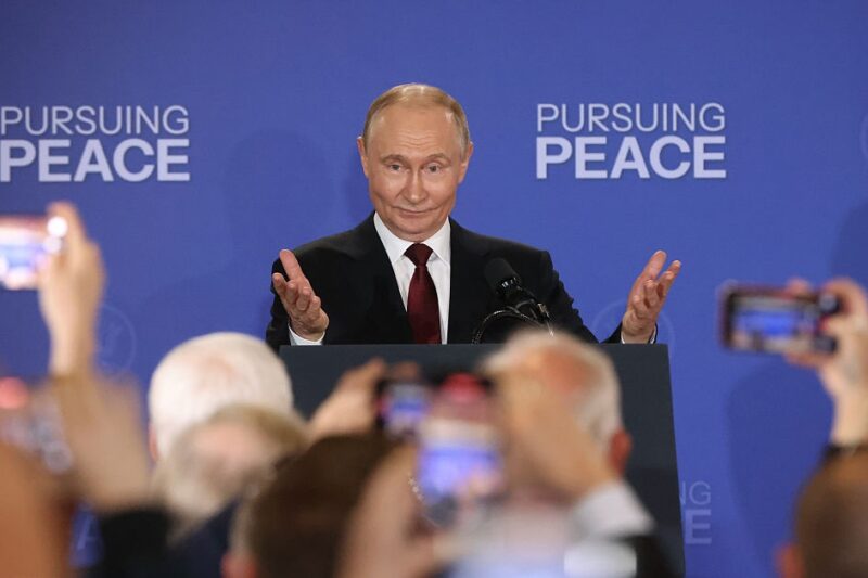 Військові витрати РФ залишаються рекордними – ЗМІ