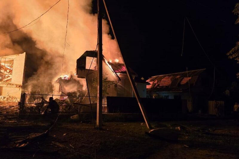 Ворожі дрони вдарили по центру Балаклії: що відомо
