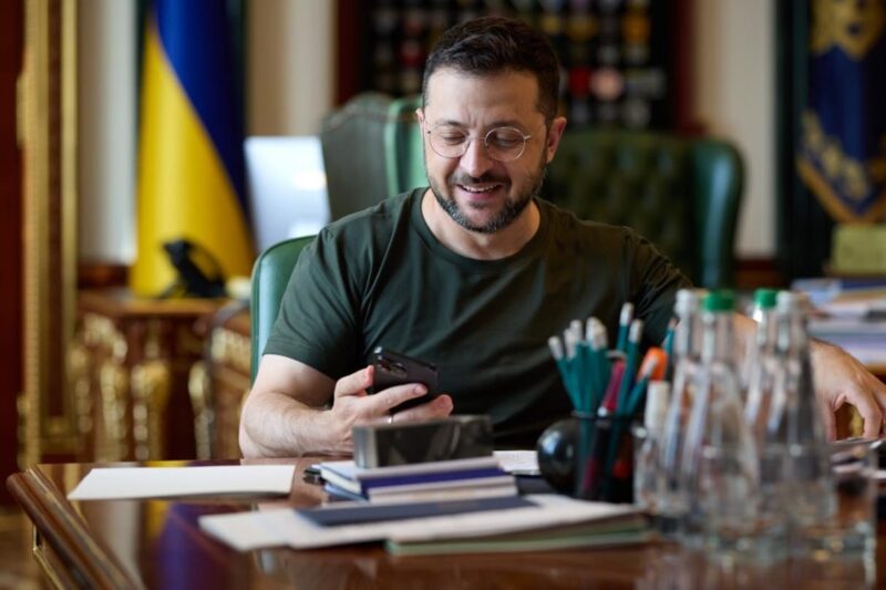Зеленський і Макрон обговорили розмову з Трампом