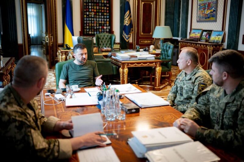 Зеленський обговорив з військовими резерви для ЗСУ