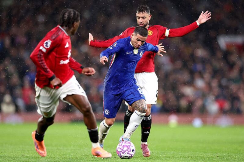 Челсі дозволило Манчестер Юнайтед перемогти у грі вдесятьох із кожного боку