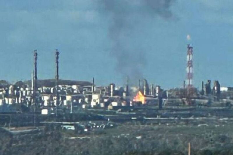 Дрони вдарили по НПЗ в російському місті