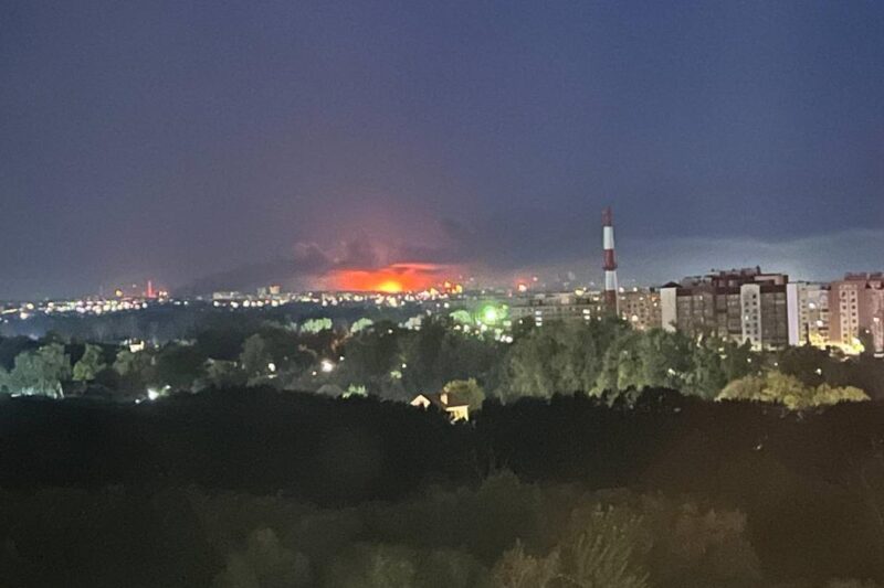 Другий за ніч: у РФ палає ще один НПЗ