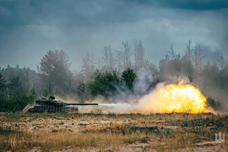 Генштаб заявив про активні бої на 13 напрямках