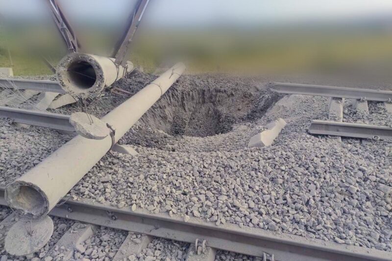 Комплексна атака на залізницю: як відновлюють рух