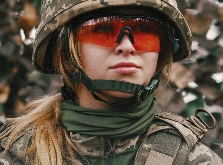 Контракт 18-24 вперше підписали дівчата