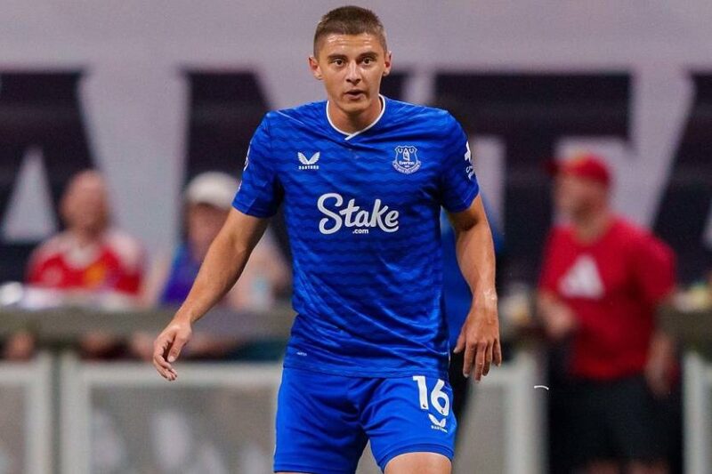 Миколенку готують в Евертоні новий контракт