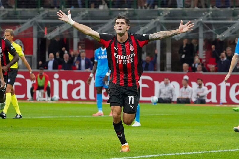 Мілан виходить у лідери чемпіонату завдяки перемозі над Наполі