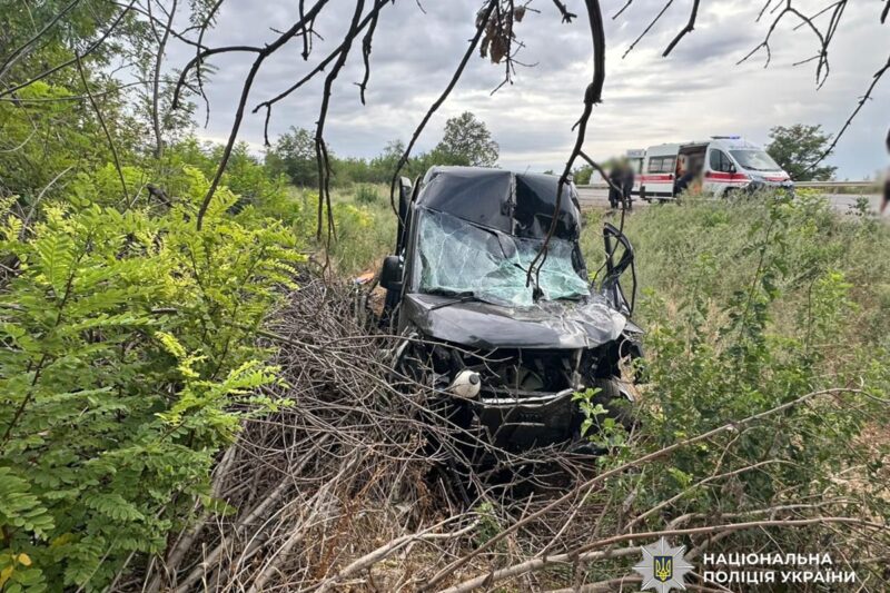 На Одещині мікроавтобус врізався у вантажівку, серед постраждалих дитина