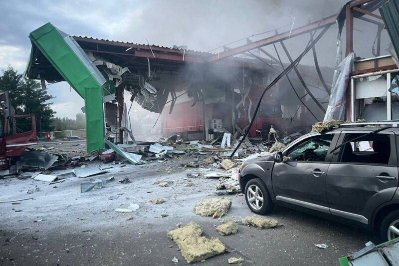 На Полтавщині росіяни вдарили дроном по АЗС, виникла пожежа