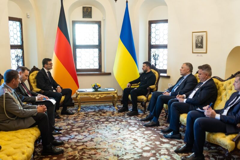 Нові посли трьох країн почали роботу в Україні