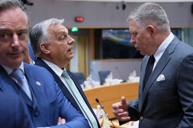 Орбан і Фіцо просять ЄС зняти санкції з частини російських олігархів – ЗМІ