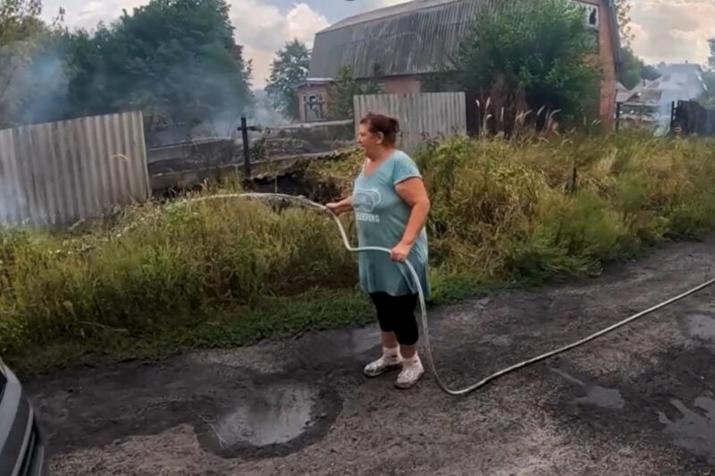 Поліціянти показали евакуацію з палаючої Ярової