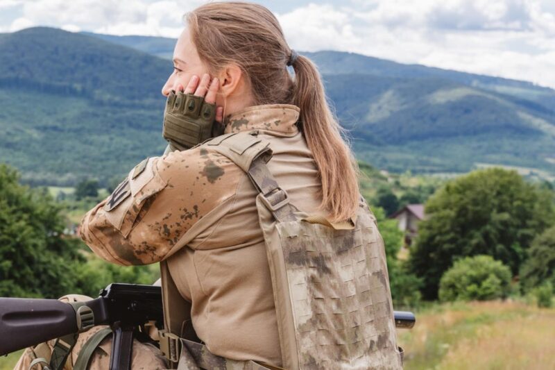 Стало відомо, скільки чоловіків і жінок готові воювати за Україну