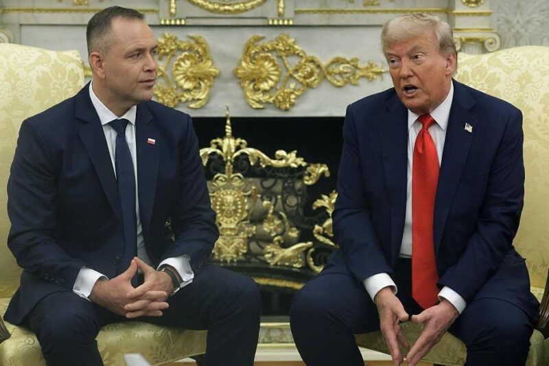 Трамп і Навроцький обговорили атаку російських дронів на Польщу