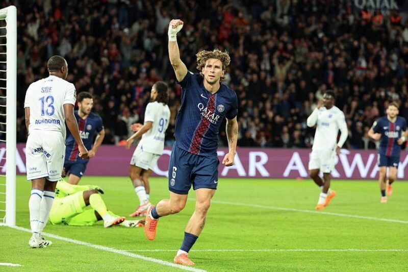 Тренер ПСЖ відзначив гру українського футболіста