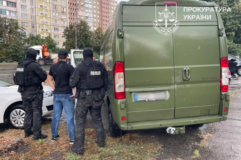 У Києві жінка продавала автомобілі, ввезені для ЗСУ