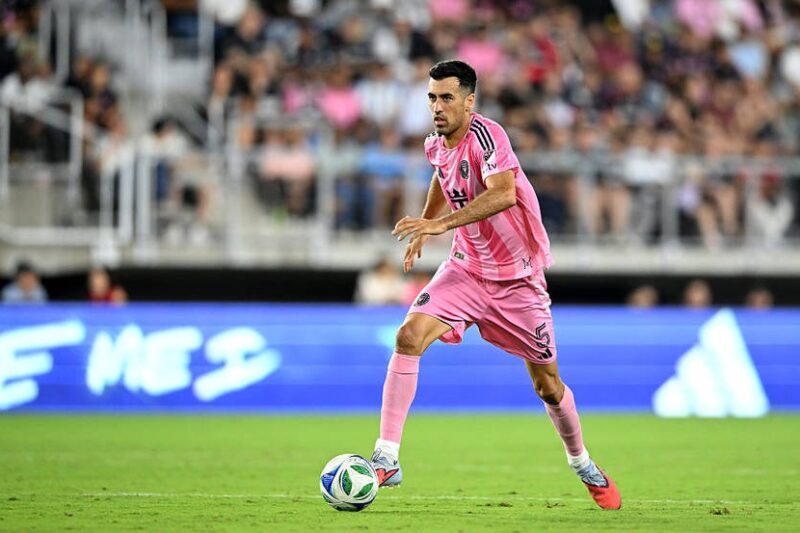 Утілення спадкоємності футбольних зірок вирішив завершити кар’єру