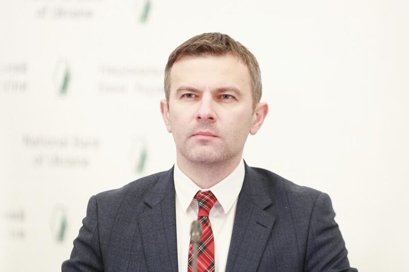 В НБУ пояснили падіння курсу долара до гривні